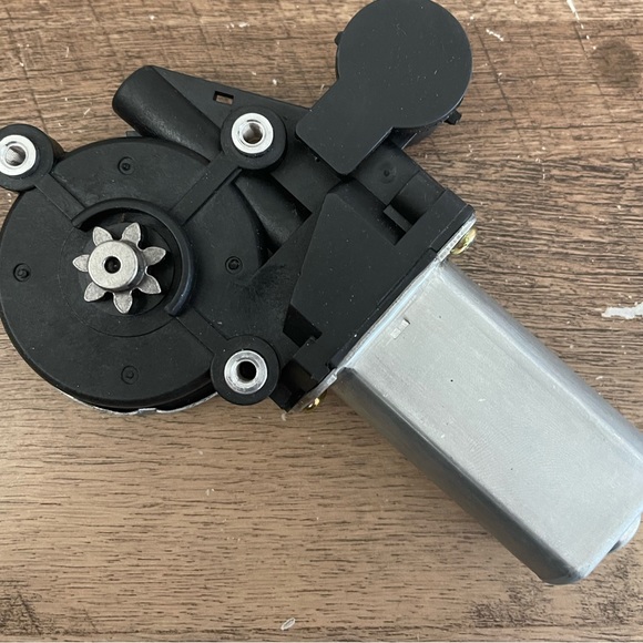 Motor replacement - Picture 3 of 10